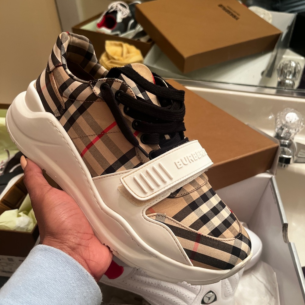 Burberry classic runners